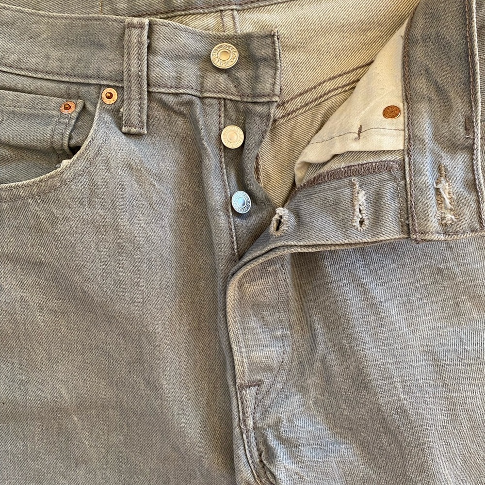 Levi’s 501 jeans 32x32 gray button up fly